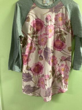 LuLaRoe Randy Floral Raglan Top in Pink, Purple, Gray